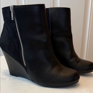 Report Russi Black Wedge Ankle Boots with Side Zip